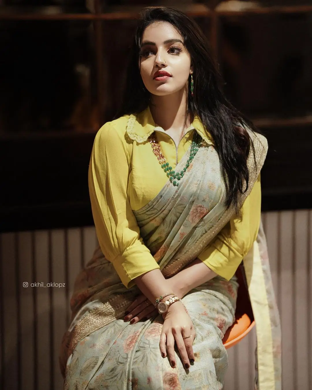 MALAVIKA MENON IN SOUTH INDIAN TRADITIONAL GREEN SAREE YELLOW BLOUSE 9